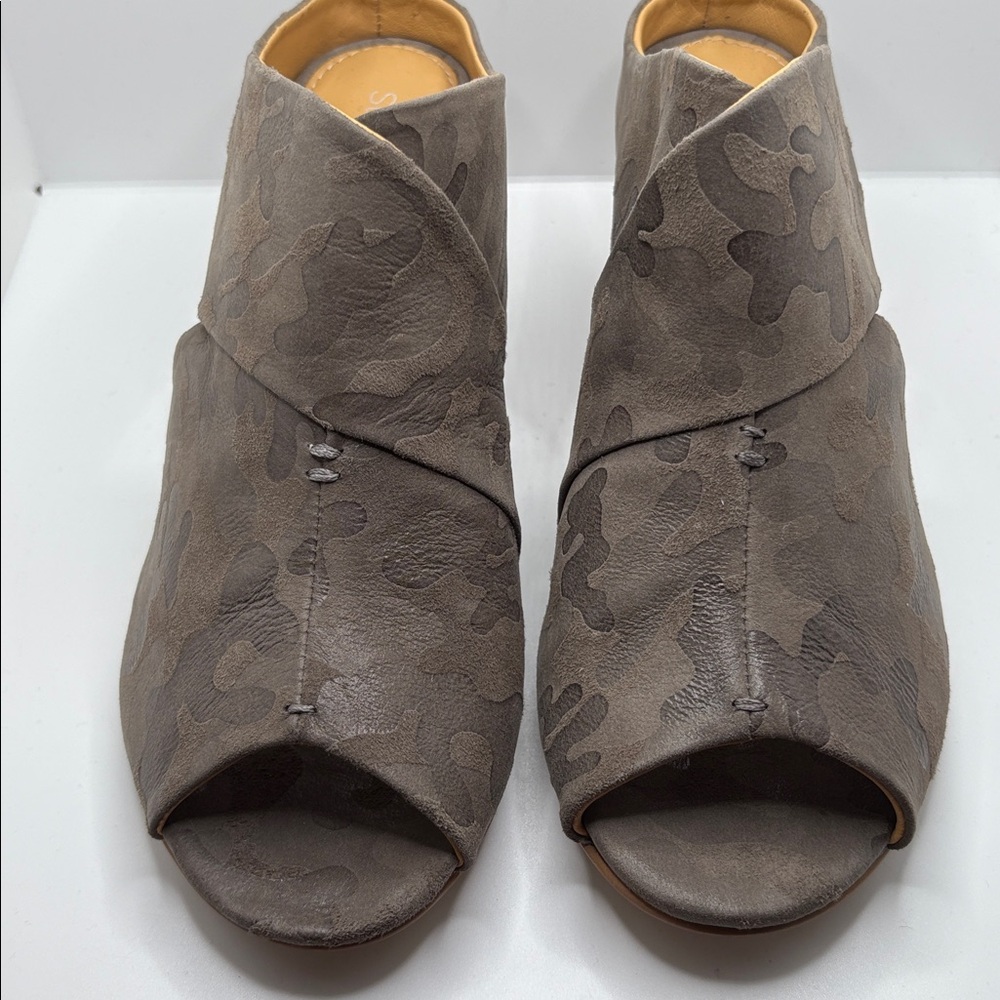 Slayte Footwear Miranda Bootie Leather Camo Peep Toe Block Heel Gray Neutral 8.5 - Picture 5 of 10